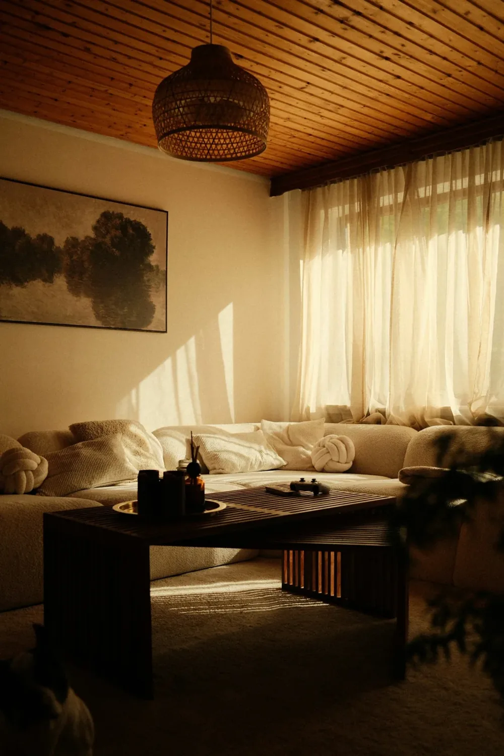 A warm and welcoming contemporary lounge